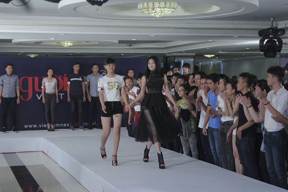 Thi sinh Next Top Model khoc vi phai chia tay ban gai-Hinh-2